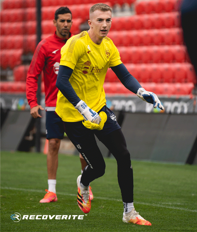 RecoveriteAu's tweet photo. @AdelaideUnited Goal Keeper @JoeGauci4700 training in the Recoverite Men's Compression Leggings.
Shop now at https://t.co/OgF2Kw57CH and use code AUFC20 at checkout for 20% off and free shipping!
.
.
.
#adelaideunited #recoverfast #leggings #joegauci https://t.co/NeCpMbKIxw