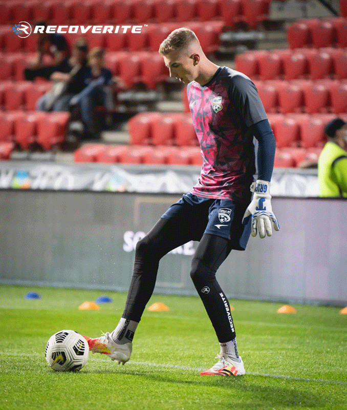 RecoveriteAu's tweet photo. @AdelaideUnited Goal Keeper @JoeGauci4700 training in the Recoverite Men's Compression Leggings.
Shop now at https://t.co/OgF2Kw57CH and use code AUFC20 at checkout for 20% off and free shipping!
.
.
.
#adelaideunited #recoverfast #leggings #joegauci https://t.co/NeCpMbKIxw