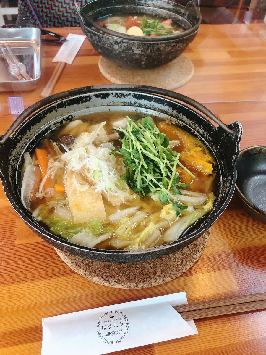 haruki_wss's tweet photo. 山梨来ちゃいました😇
ワンコも大丈夫なところをチョイスして、「ほうとう研究所」に来ました〜
美味しかった!テリー用のほうとうもあったんだよ〜🤩
スタッフのお姉さんがとても優しかった〜また来ます😄
#ほうとう研究所 #withdogs https://t.co/Ted7hRgZpI