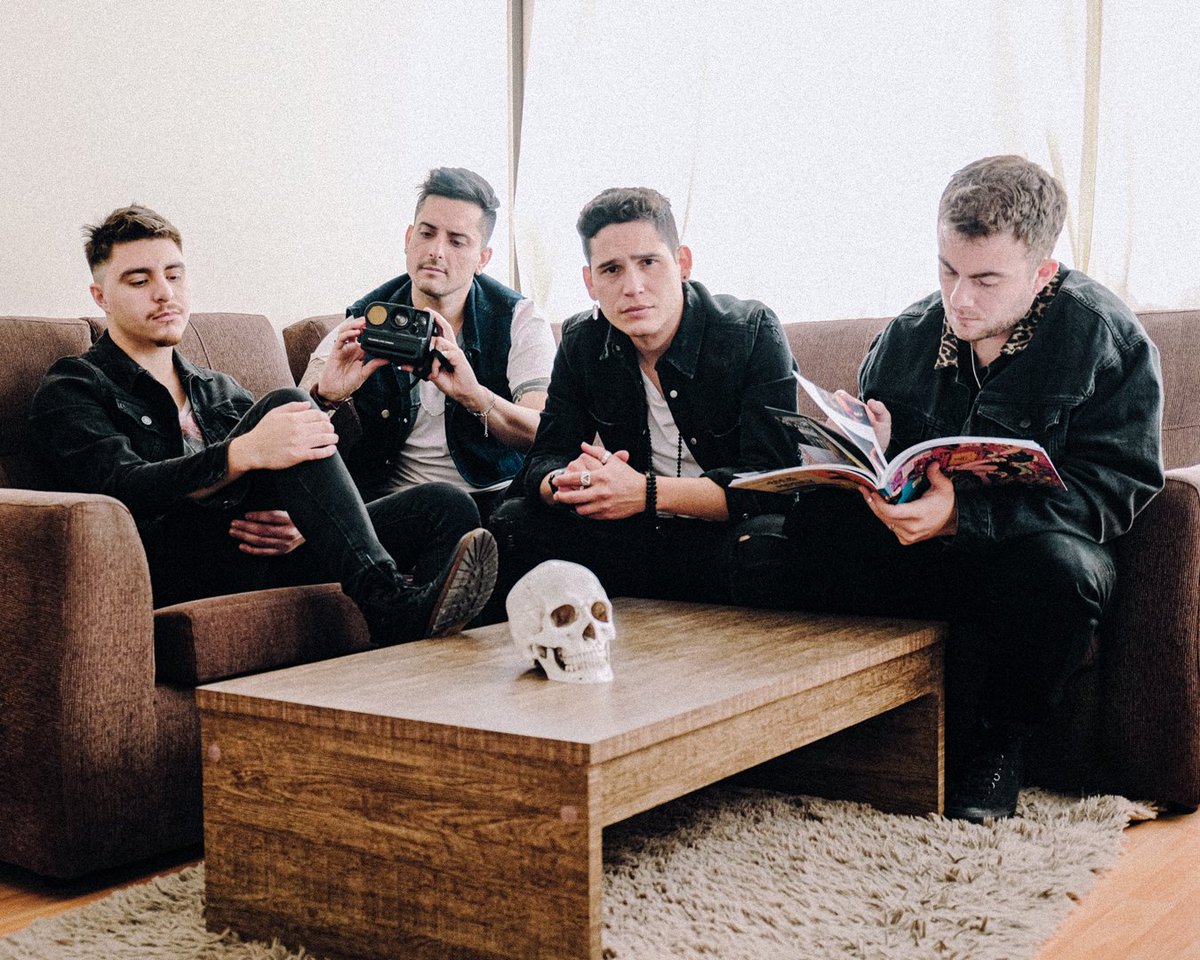 Estamos muy felices de contarles que empieza una nueva etapa para nosotros.
Llevamos poco más de un año trabajando juntos en esta banda que hoy nace como Furia Fobia.
Muchas gracias a nuestr@s amig@s y familia por apoyarnos desde siempre 🖤

Nico, Diego, Papo, Jorge.