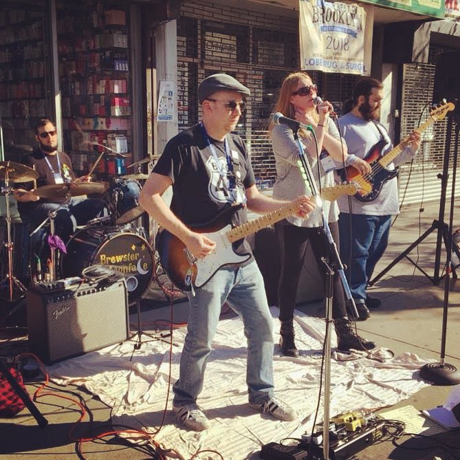 BrewMoonface's tweet photo. #sundayblues #brewstermoonface #blues #nycmarathon #nyc #brooklyn #bayridge #86thstreetbrooklyn #livemusic #sunday #brewster @nycmarathon https://t.co/fmNun80J0E