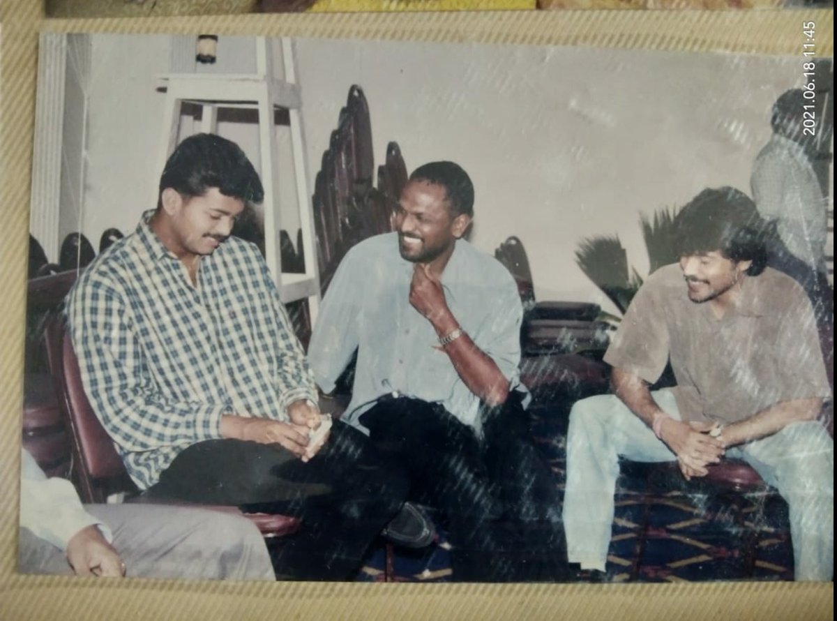 DirVincentSelva's tweet photo. THROWBACK MEMORIES WITH  THALAPATHY @actorvijay SIR DURING THE SHOOTING OF #YOUTH MOVIE ( @Jagadishbliss &amp; @RIAZtheboss &amp; @natty_nataraj ) #19YearsOfYouth https://t.co/jIcSPNo8pT