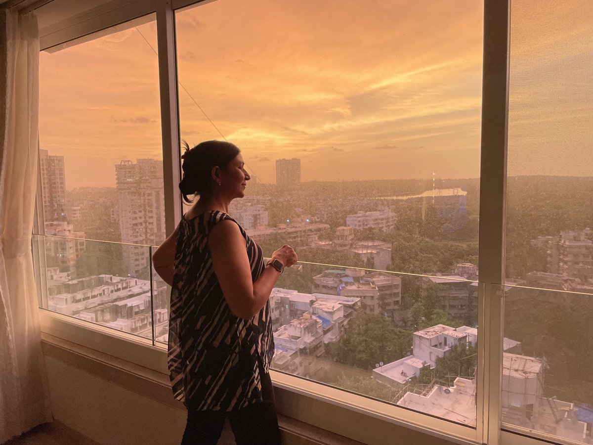 nivedita_bhasin's tweet image. Is it a Sunset or a Sunrise? 
I ponder 
I wonder 
Oh! The reflections are many 
The shades so many 
Brilliant hues,
Somewhere a shade of grey, too

Tomorrow, I will seek the blessings of Maa Kali #Dakshineshwar  #ParshwanathBhagwan 
#Calcutta my 1st take off as an Airline Pilot