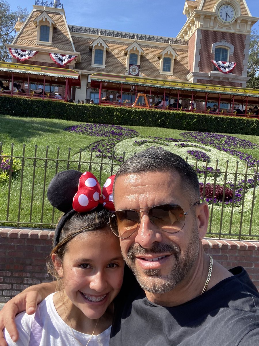 realrobluna's tweet photo. People ask me why I work like such a maniac. It’s weekends like this that I get to spend totally dedicated to my daughter is 100% the reason why #AbsolutelyBlessed @Disneyland @xtina https://t.co/5enKZeljsO