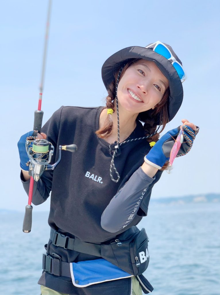 滝沢沙織 على تويتر 先日アップしたyoutubeで川上英佑 さんと釣りをした時のオフショット エギングでのイカ釣りはやはりティップランとは違って少し難しかったなぁ 川上さんはしっかり釣っていて やはりプロは凄いっ とても勉強になりました またいつかエギングで