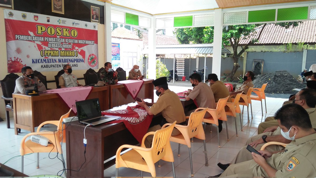 Rakor lintas sektoral,camat warungpring, Danposramil, kapolsek,kepala puskesmas, kades se-kec,karang taruna dan pengasuh" ponpes di kec warungpring "Sosialisasi  pemberian vaksinasi covid-19 untuk remaja 12-17 tahun" di pendopo kec warungpring