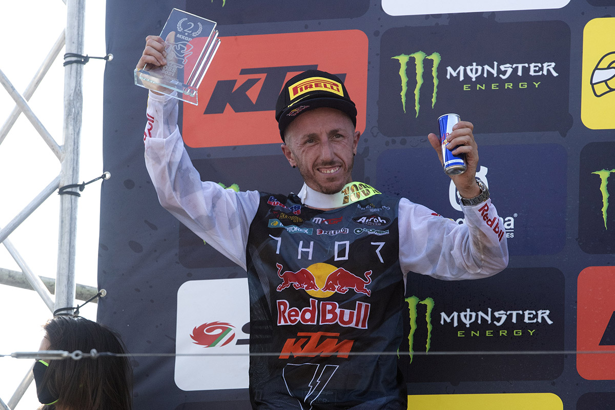 gife59's tweet photo. TERZO PODIO CONSECUTIVO PER CAIROLI
Sul sabbioso circuito di Oss in Olanda, TC222 ha vinto la sua 180esima manche in carriera e ha festeggiato il suo 175ยฐ podio.. Tra sette giorni Loket in Repubblica Ceca. #mxgp #ktmredbull #sidisport #racr #ktmfactory #offroad #thormx #TC222 https://t.co/aVFLEobdB2