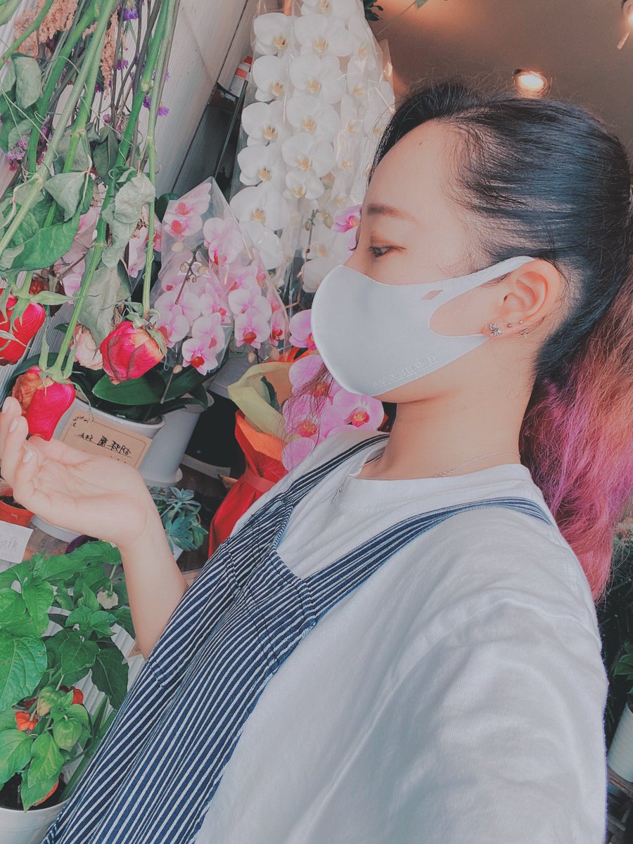 n5c5k's tweet photo. 実はお仕事変わりまして、
今はお花屋さんで働いています！

良かったら遊びに来てね♥
予約・相談お待ちしてます🙇‍♀️

https://t.co/li88WGCLw3 https://t.co/NdeGybhhPo