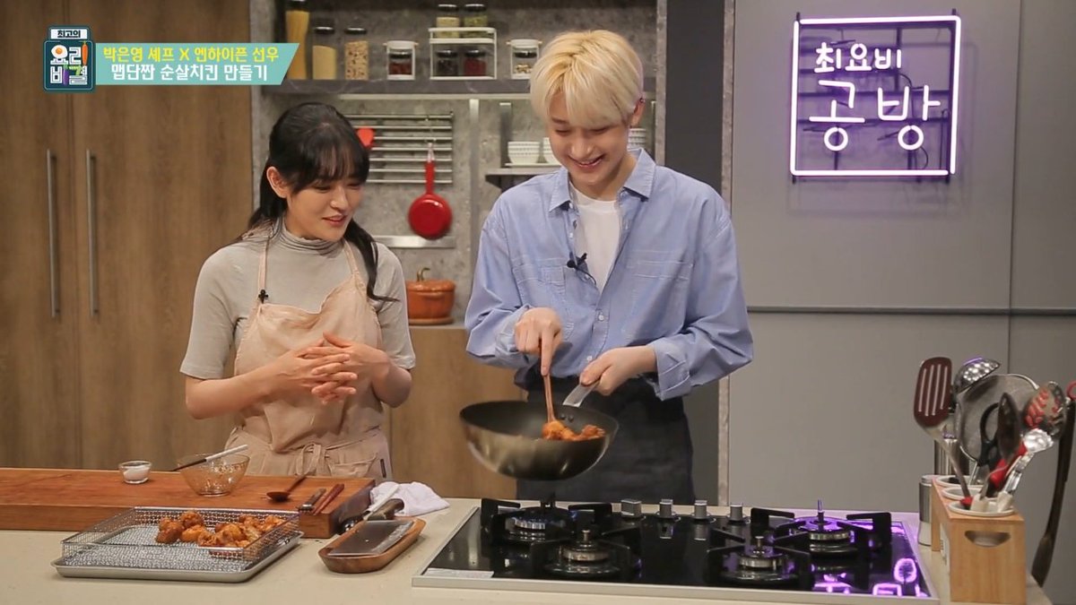 Paolab1a4_bts's tweet photo. Vayan a ver a Sunoo cocinar que bonito se ve
Miren esa hermosa sonrisa de mi sol, de nuestro sol, el sol de Engene y el sol de Enhypen ❤❤❤🦊
#SUNOO #ENHYPEN_SUNOO #SunooAngel #sunoobestboy #SunooSun ☀️ https://t.co/gcSnkjmND9