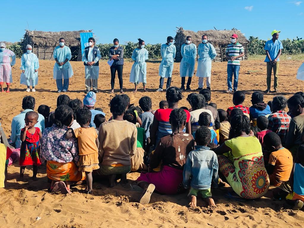 OMSMadagascar's tweet photo. Community #healthcare services provided to over 2️⃣5️⃣0️⃣ beneficiaries in Ampasimbe locality, South Mada🇲🇬 this weekend
These include
➡️General consultations
➡️Vaccination &amp; deworming for children
➡️Follow-up for pregnant women
➡️Screening for malnutrition
#AVOTSE
#LeaveNoOneBehind https://t.co/t3JR1R30Qm