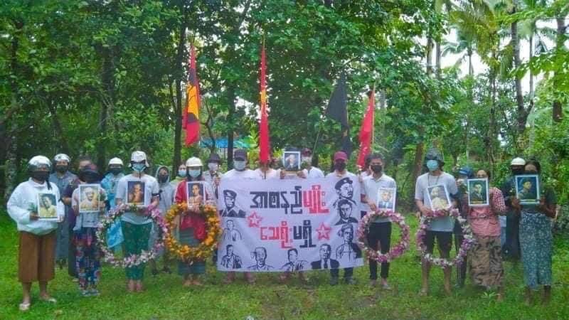 2021Revtweets's tweet photo. Locals of ThayetChaung staged a rally to honor fallen martyrs on 74th
MYANMAR MARTYRS' DAY 

#HonorTheFallenHeroes
#July19Coup 
#WhatsHappeningInMyanmar https://t.co/SkeKBeu0M8