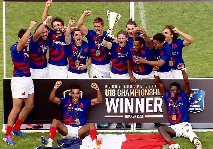 🇫🇷🏆 Nos jeunes Esteban Capilla et Victor Hannoun  sont  Champions d'Europe avec France 7 U18 ! 

La formation Bayonnaise est  une nouvelle fois à l'honneur après cette magnifique performance 

AUPA BAIONA 🔵⚪