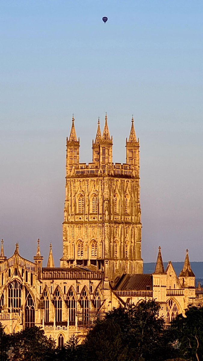 What a way to start #FreedomDay #Gloucester #GloucesterCathedral #HotAirBalloon 5.55am this morning ❤️ <a href="/GlosCathedral/">Gloucester Cathedral</a> <a href="/GloucesterBID/">GloucesterBID</a> <a href="/GloucesterTour1/">Gloucester Tourism</a> <a href="/GloucesterHODs/">Gloucester Heritage Open Days</a>