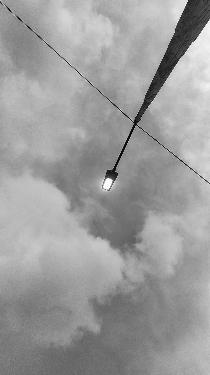 shadowfax27's tweet photo. Guiding lights or not.. Just keep moving forward! #blackandwhitephotography https://t.co/N3vRu5ub0W