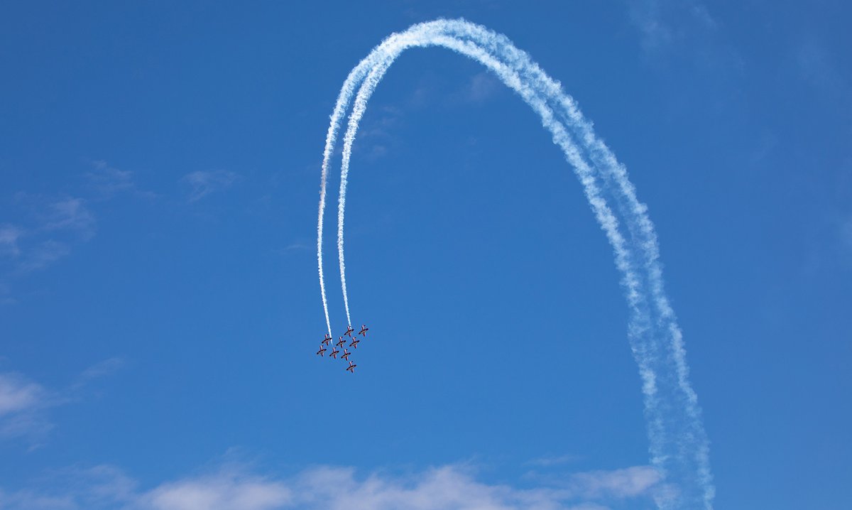 Kent_YVR's tweet photo. It’s been wall to wall @CFSnowbirds coverage here the last few days 😁 This was a show practice yesterday at Boundary Bay Airport 😎 #yvrspotters #avgeek #CT114 #Tutor #Vancouver https://t.co/zW1yIP3fVO