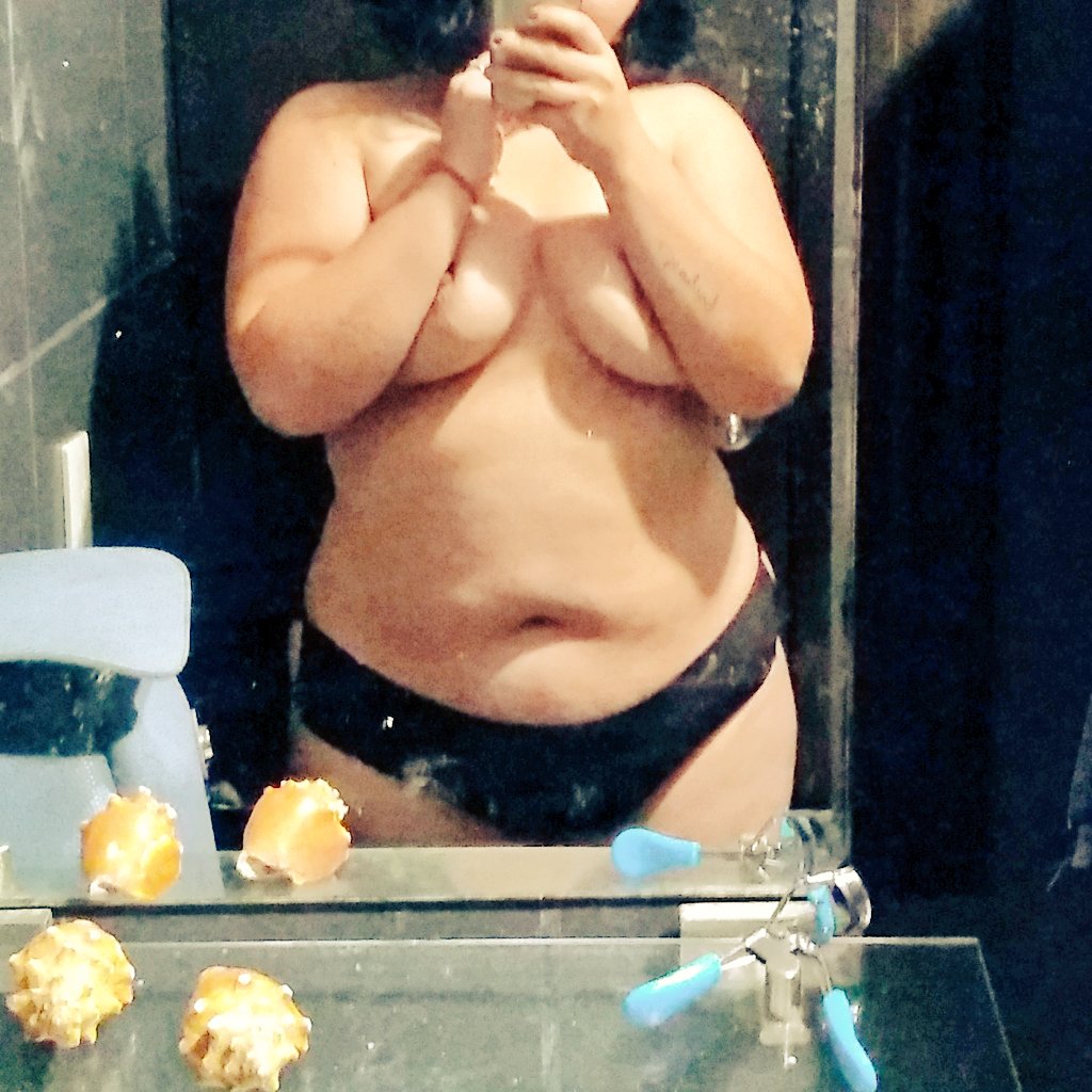 GiselGlock's tweet photo. Tienes lo tuyo pero te falta lo m��o  😏🌈🔥😍
#curvybeauty https://t.co/5wHfRnWKgL