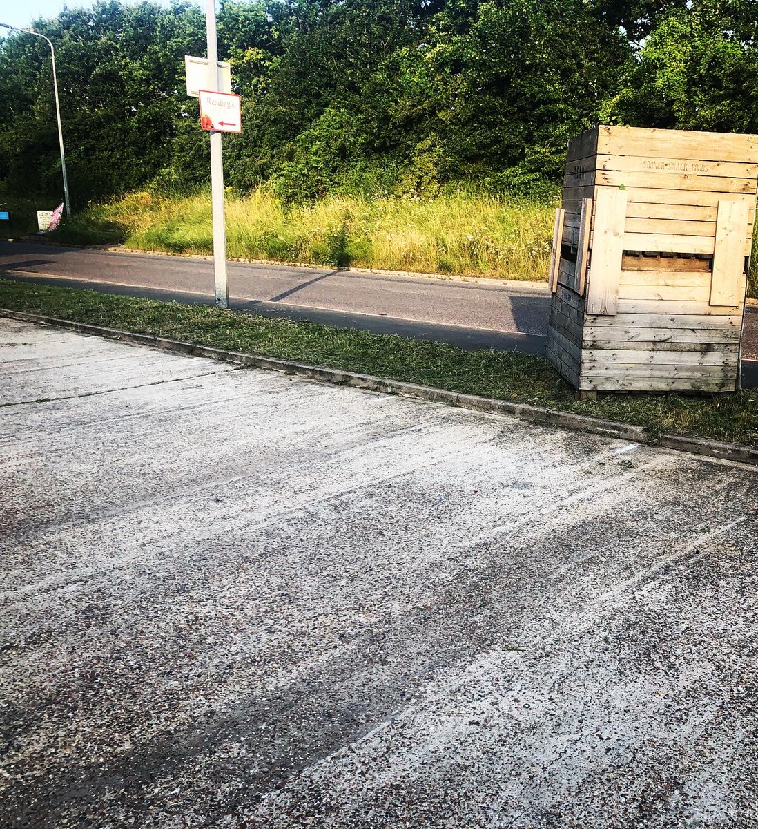 Early morning grass cut, to make the place look a little tidier before the shop opens at 8:30 🌾✂️😊