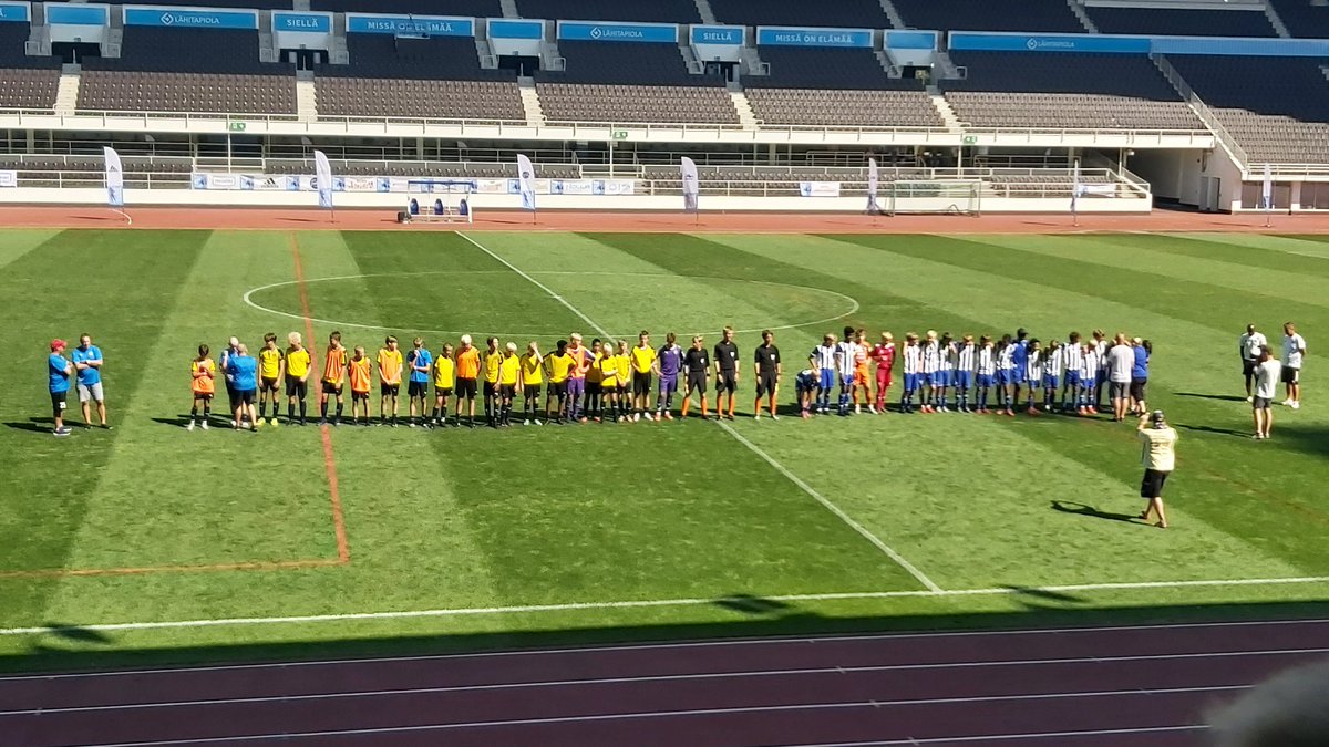 Viime viikko oli huikee. <a href="/NJSP07/">NJS P07</a> pelasi upean helteisen Helsinki Cup turnauksen ja pelasivat vielä lauantaina Olympiastadionilla finaalissa. Niukka tappio HJK Sinistä vastaan 0-1, mutta uskon että pian pojat osaa arvostaa hopea mitalia.  Onnea <a href="/hjk07sininen/">HJK 07 Sininen</a> voitosta!