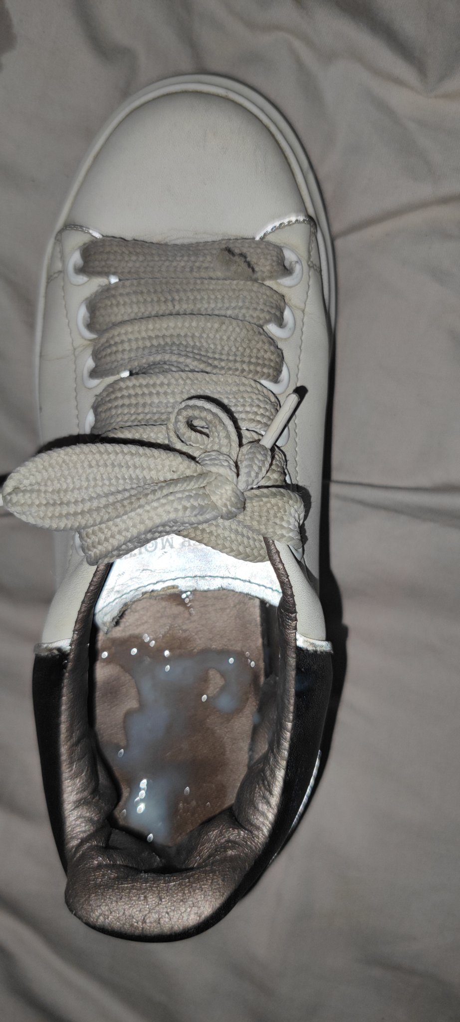 昆明打胶师🇨🇳（接保养骚鞋） on X: 一个炮友的鞋，每次做都让她穿上，基本上都射里面味道酸爽。#运动鞋#