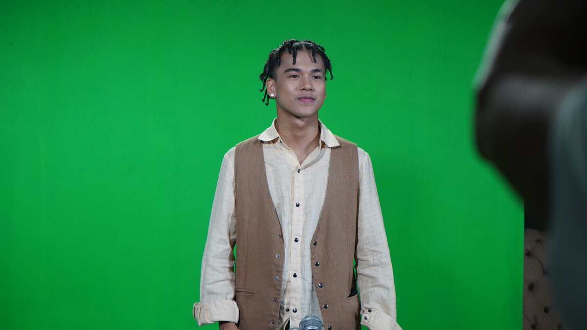 Official_ALAMAT's tweet photo. Mo in his 'Manong Generation' outfit while taping promo spiels for @AllOutSundays7 🤎

Stream 'kasmala' M/V: https://t.co/cG5oOHW43U #alamat #ALAMATkasmalaMV #StreamALAMATkasmalaMV
#kasmalaMV300KViews https://t.co/j7TpVXZdrc