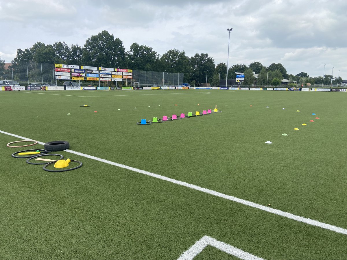 Speciaal voor de #zomertour in de <a href="/Gem_Berkelland/">Gemeente Berkelland</a> een nieuwe activiteit bedacht, de Slag(bal) om Ruurlo. Een spel waarbij je kastelen verovert, kanonnen afvuurt en de kanonskogels je om de oren vliegen. Vanmiddag de opening op de velden van <a href="/VV_Ruurlo/">VV Ruurlo</a> .