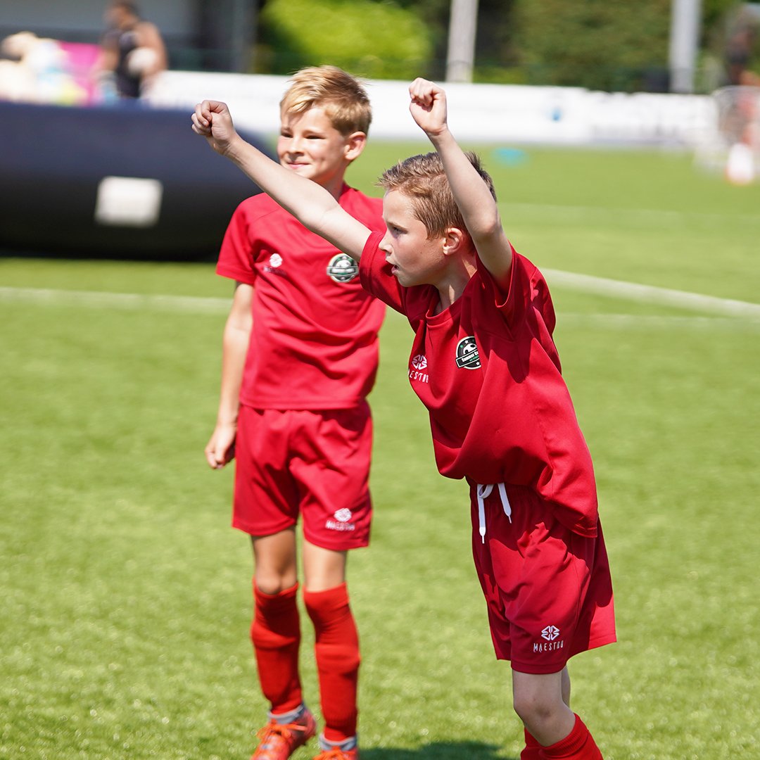 NNF_Sports's tweet photo. Wat was het heerlijk wee. . Wat was het gezellig. Wat hebben de kinderen zich uitgeleefd. Wat hebben de vrijwilligers hun best gedaan. En wat hebben wij veel leuke foto's en video's overgehouden aan het #SummerCamp #Lekkerkerk. Nu op naar het #Summer #Camp #Kralingen. https://t.co/YJsF0cNXNr