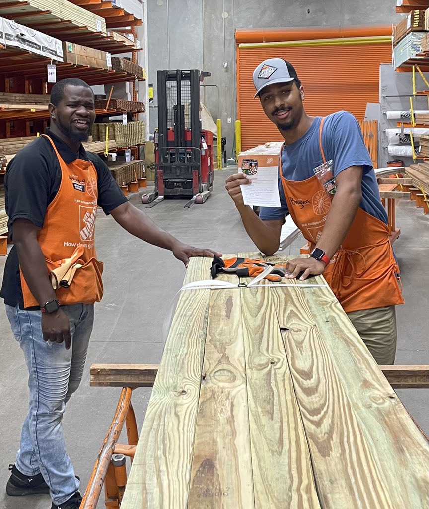 Showing some in-aisle recognition to two really awesome associates, Braylan and Janice. For their commitment to driving customer service, helping train new associates and being tomorrows universal associates. #WeRBelton