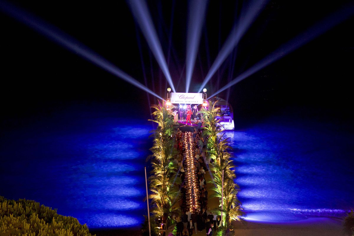 cotedesmontres's tweet photo. #Chopard’s Paradise Dinner - #Mika illumine #laCroisette
Partenaire officiel du @Festival_Cannes, @Chopard a privatisé le ponton du @martinezhotel et convié ses invités à une magnifique soirée servant d’écrin à la présentation de la #RedCarpetCollection
https://t.co/4r6dxSQpgm https://t.co/VHVBOUuQMh