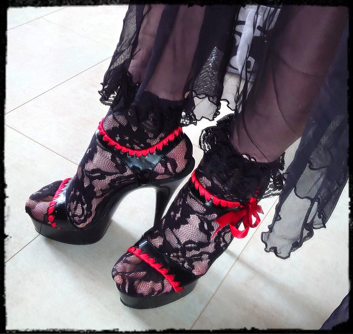 Rhene_Barong's tweet photo. Black (and red) Monday ๐ค
#sissy #SISSYCROSSDRESSING #highheels #crossdressersofinstagram #beautifulheels #locked https://t.co/NnbY6W60JH