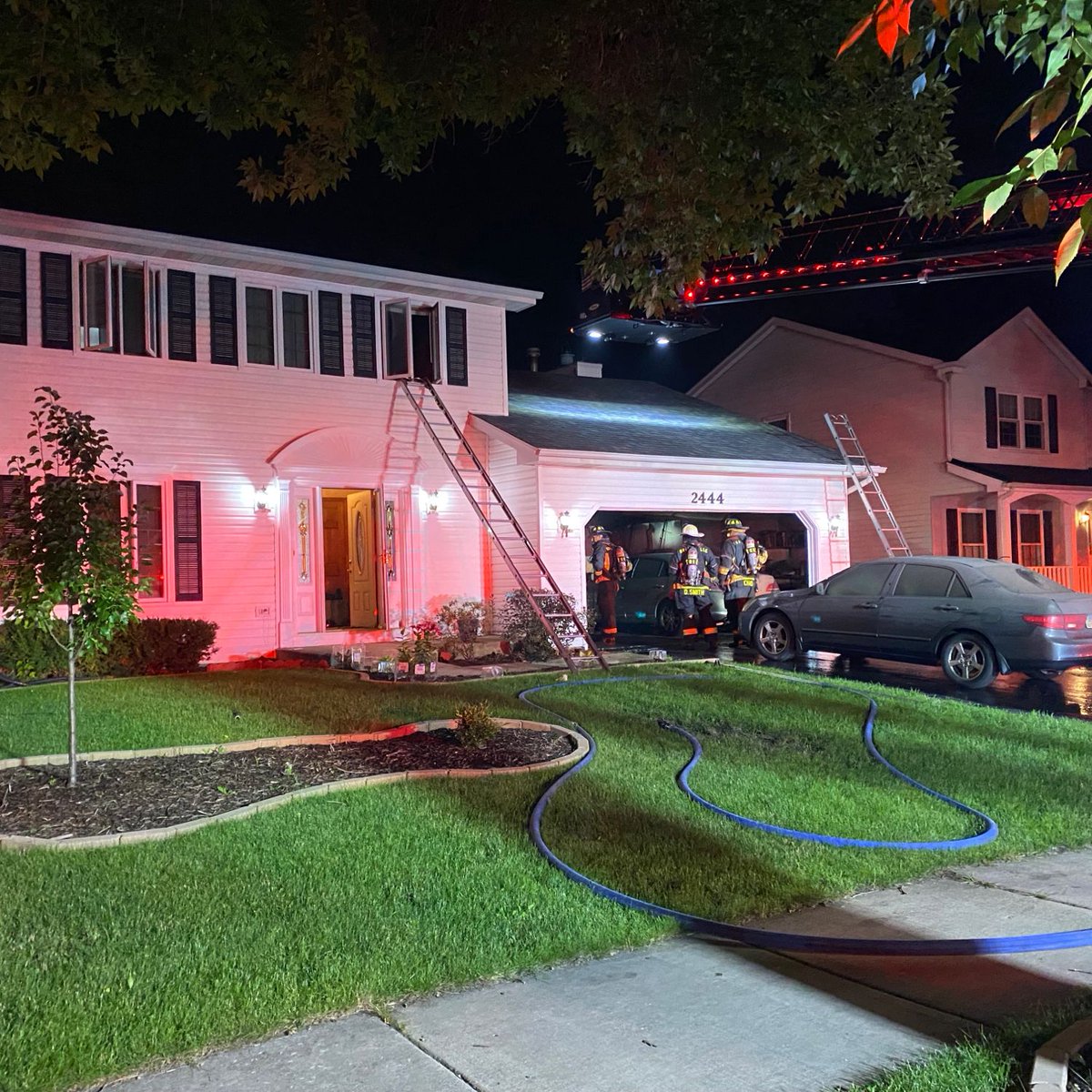NapervilleProFF's tweet photo. Black shift worked to extinguish an early morning structure fire today. Crews arrived quickly and were able to limit the damage to the home. Great job by all crews on scene. https://t.co/4nMeXqbIoS