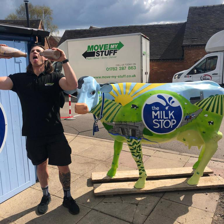 Just what the doctor ordered on a long journey for a #removal, fresh milk from The Milk Stop.
#longjourney #removals #team