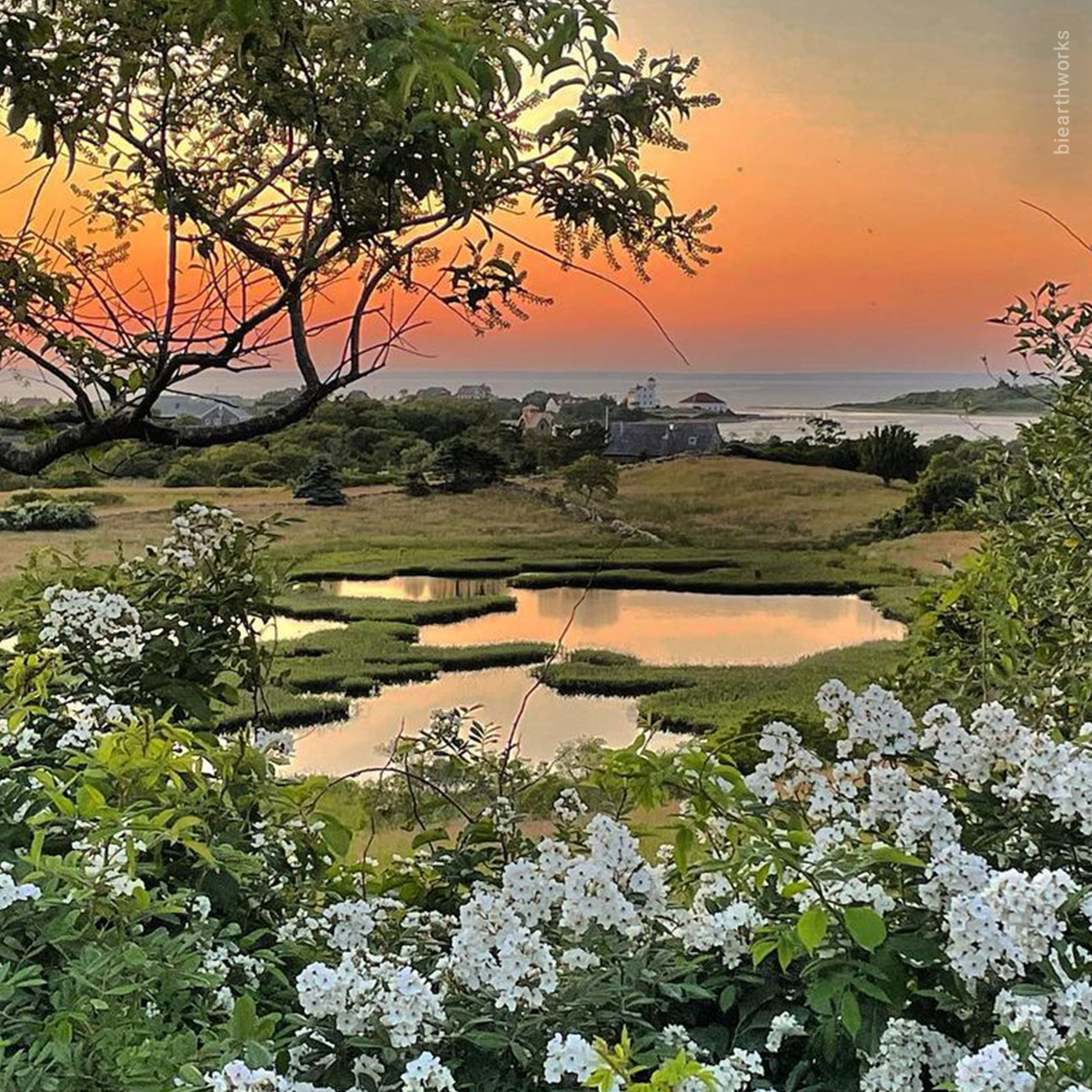 BlockIsleFerry's tweet image. Here is a beautiful summer sunset view to start our week of right. It’s just breathtaking.
#BlockIsland #401love #setthescene