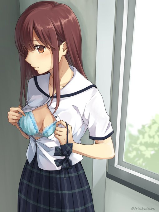 制服の前を開けて見せてくれるJK 