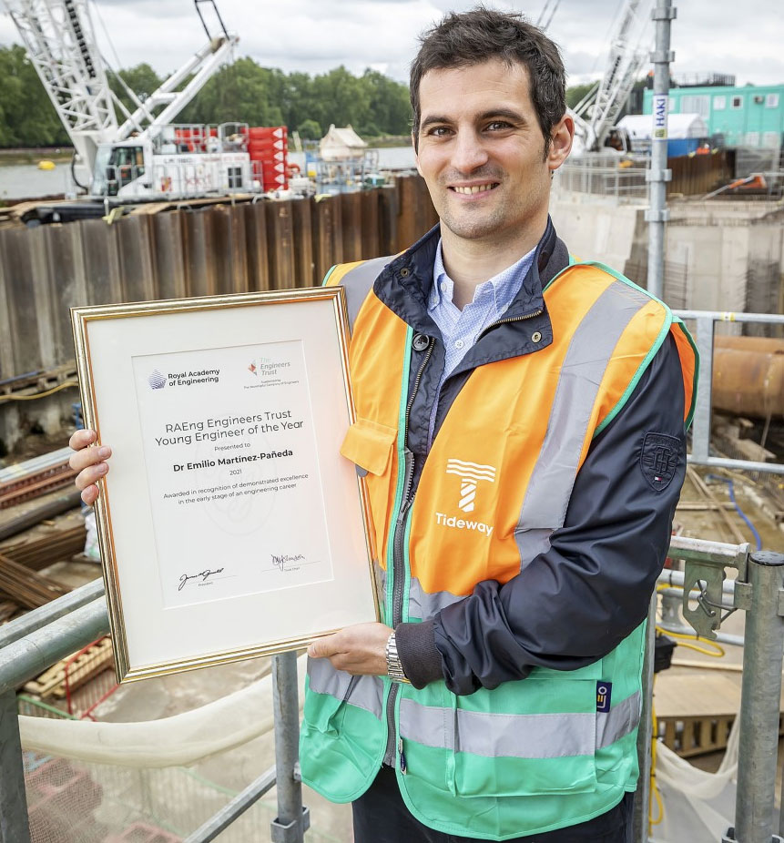 Premio al mejor ingeniero joven del Reino Unido para Emilio Martínez, doctor por la Universidad de Oviedo ingenieros.es/noticias/ver/p… a través de <a href="/IngenierosEs/">Ingenieros.es</a>