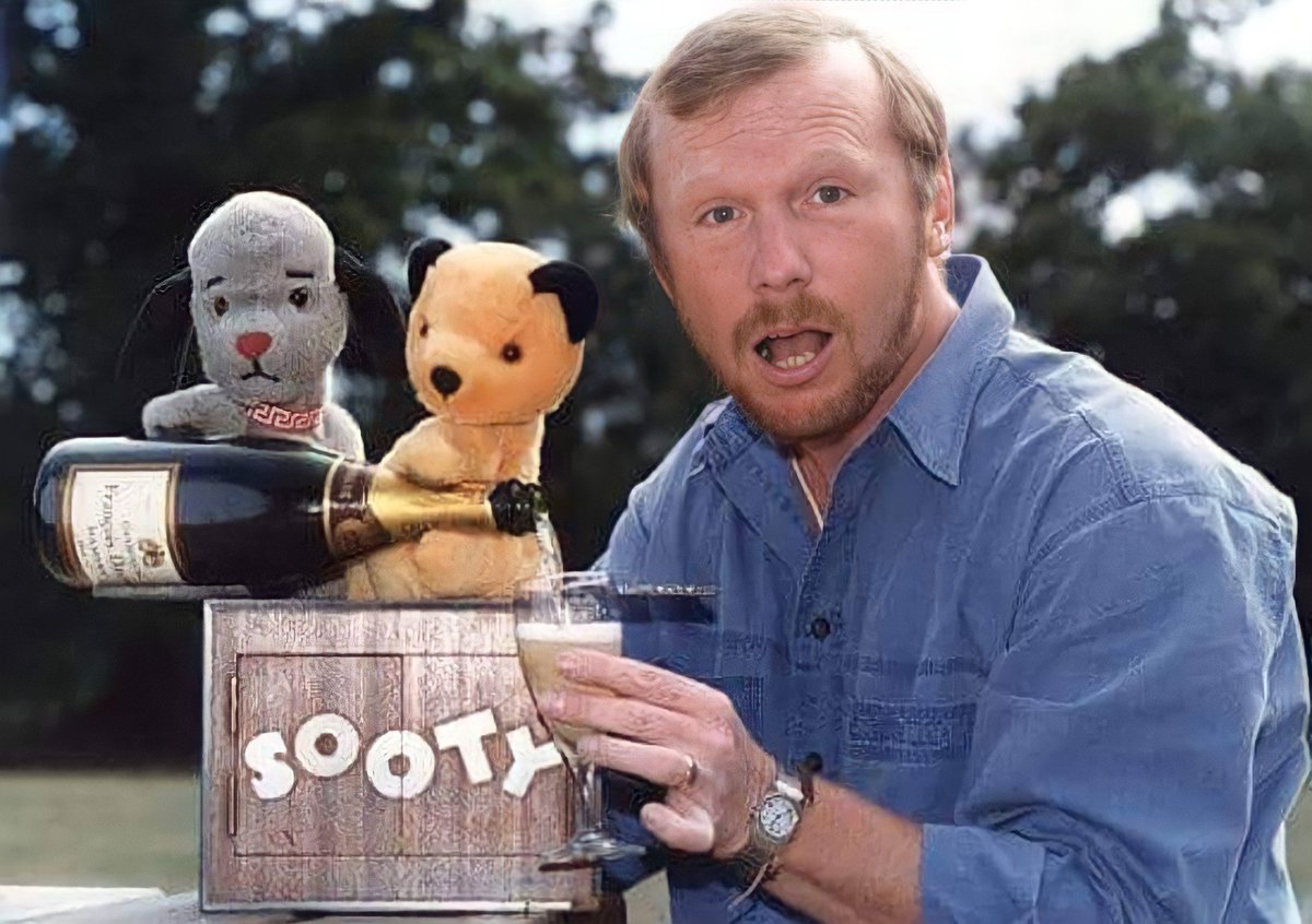 Classicbritcom's tweet photo. Sooty is 73 today, Happy Birthday Sooty 🎁🎂 https://t.co/Dx1riP5REj