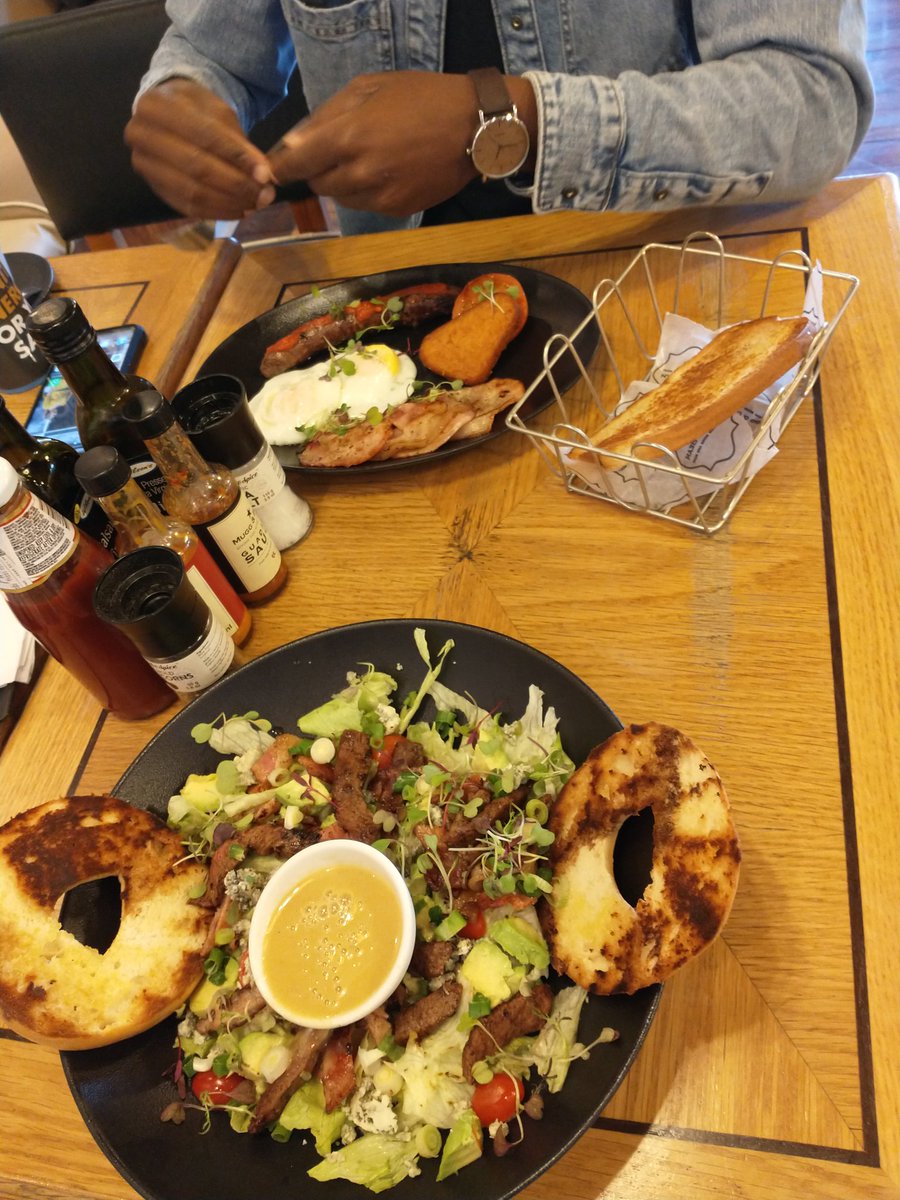 DesIngez's tweet photo. Sometimes we like to have brunch outside of home. So we go to @MuggandBeanVM 🤩🥰 #SeriousCappuccino and really nice foodies as well! #Tipjevandedag https://t.co/1gePXfLxJn