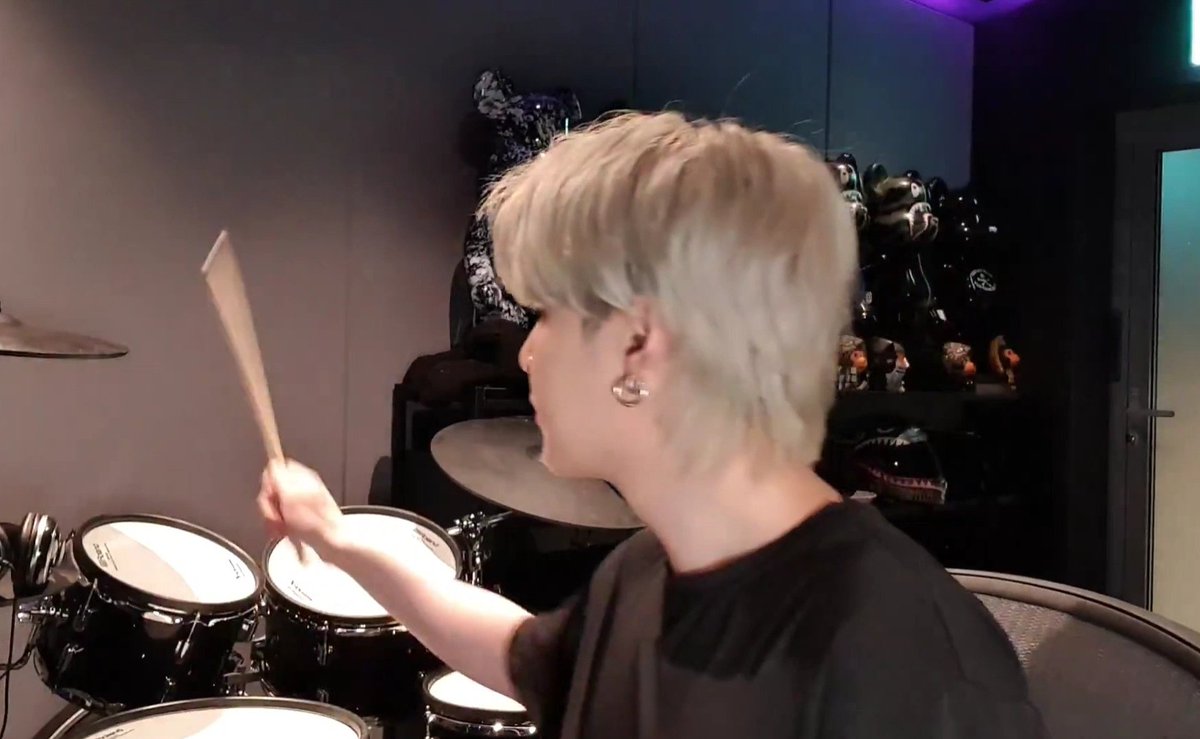 ZER0XBLACK's tweet photo. Drummer Yoongi~ https://t.co/i67XbV2AXa