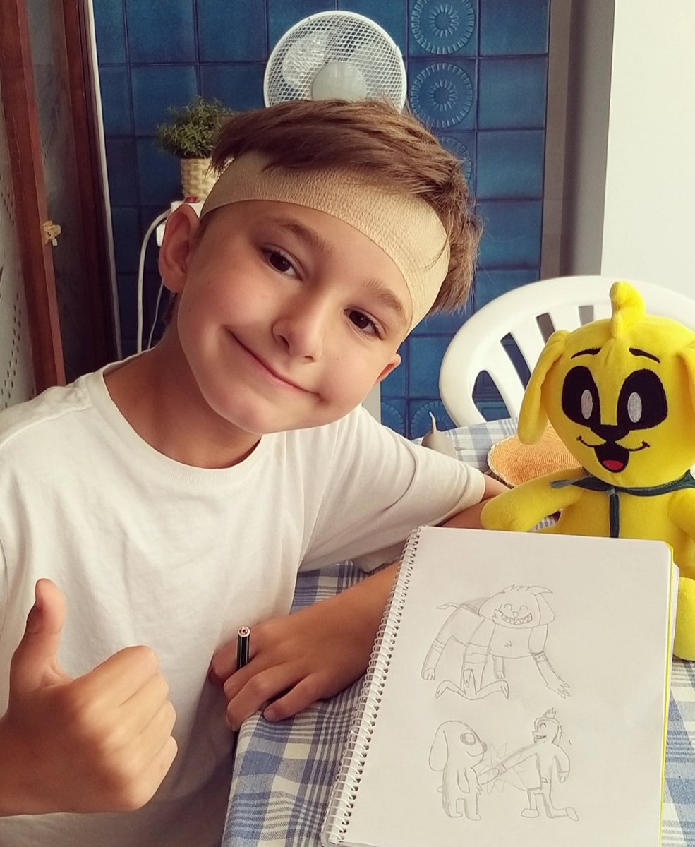 escueladeguapas's tweet photo. @MikecrackYT Tu FANnumberONE de 8 años se cayó ayer de un árbol y le ha dicho el médico que para que no duela la brecha, nada mejor que  descanso, dibujar y algún saludito y JAMOR de SU PERRO PREFERIDO... Y a los médicos hay q hacerles caso... Nos ayudas Mike?? GRACIAS siempre!! https://t.co/aVe8TDCr7O