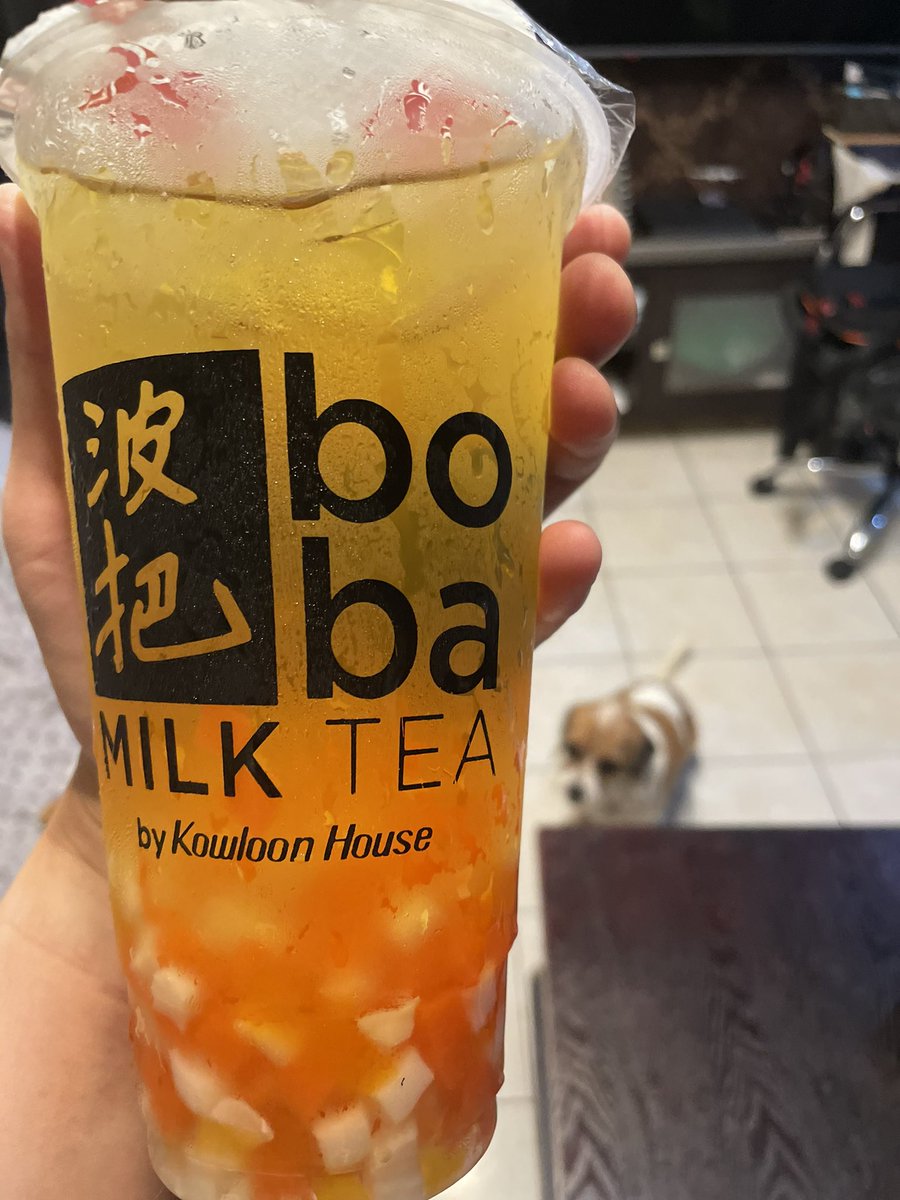 Awesome_Andr3's tweet photo. Boba, boba, simpleng dalaga. Pag umibig, masustansya. #boba #1liter #lycheefruittea https://t.co/lr0SEI5EPl