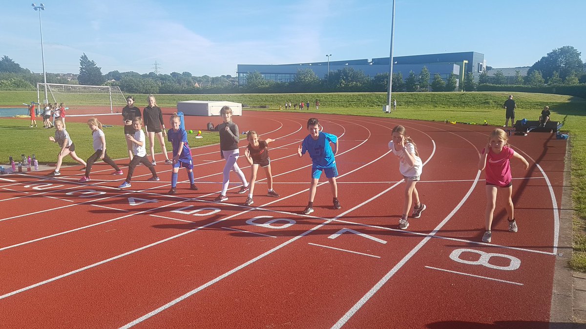 ActiveCambria's tweet photo. It's great to see 6 @DeesideAAC athletes helping to coach our junior athletes @colegcambria athletics. Amazing coaching qualities already, at such a young age. Well done everyone! https://t.co/wndtmEApJz
