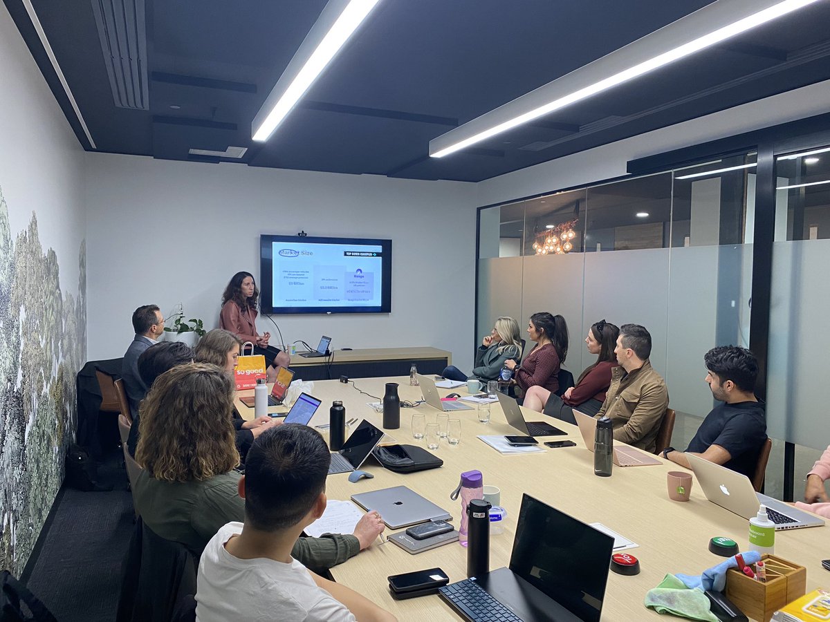 PlusEightAU's tweet image. Busy afternoon for the @PlusEightAU #accelerator cohort as @IsaGoldfarb from @RACWA #BetterLabs presents on business modelling &amp;amp; strategies 🔥