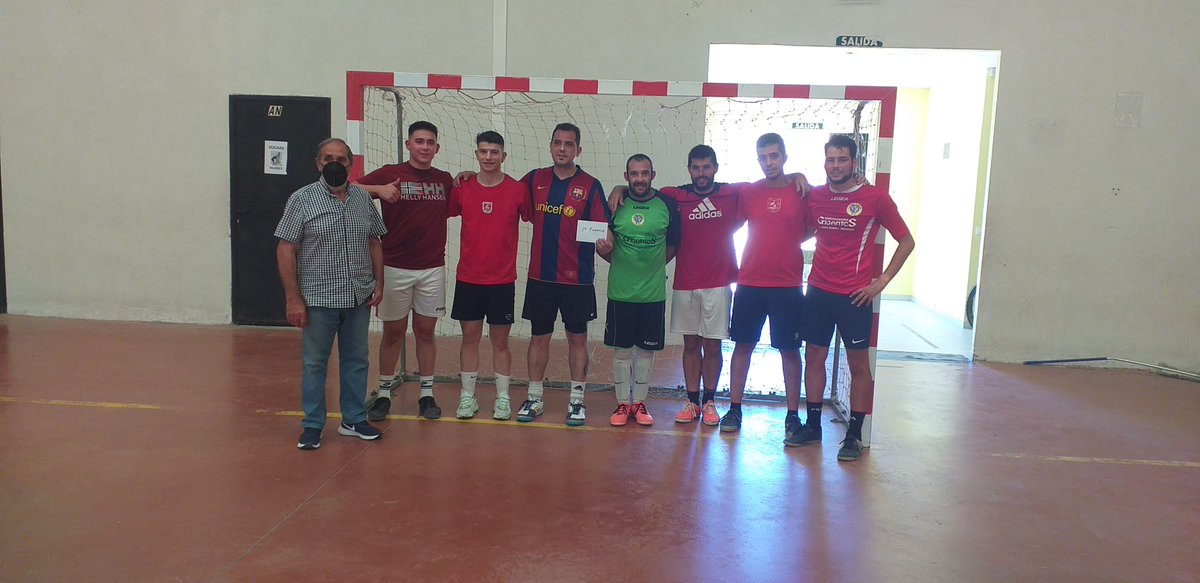 AytoSimancas's tweet photo. Desde aquí, queremos felicitar al @cd_lospollossimancas por hacerse con el campeonato de #VillanuevaDeDuero este fin de semana
.
.
.

¡Enhorabuena, campeones! 👏👏👏 https://t.co/lnr5SJOwmV