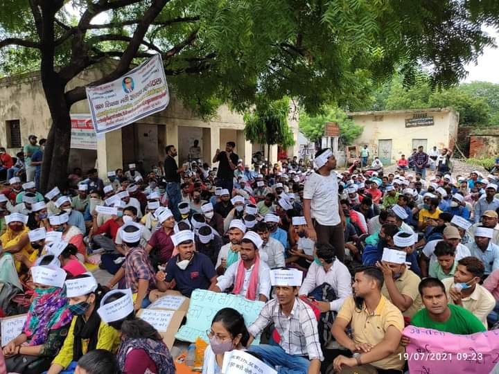 Arkvanshiprem's tweet photo. #69000_शिक्षक_भर्ती_आरक्षण_घोटाला 
मुख्यमंत्री जी आरक्षण पीड़ितों को न्याय दो । 69k भर्ती में 67.11 सामान्य मेरिट के नीचे 27% ओबीसी आरक्षण की जगह मात्र 3.86% क्यों?loudly crying face
@myogiadityanath 
@drdwivedisatish 
@drlokeshkumarp1 
@kpmaurya1 
@swatantrabjp
@oprajbhar https://t.co/P0VNKXsYa2
