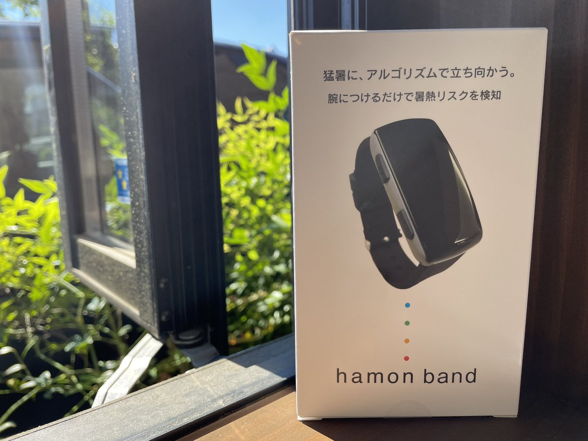 ono_mikadesu's tweet photo. 今日暑すぎ危険🥵
今年は熱中症対策で、ミツフジさんのウェアラブルhamon band活用させていただいてます！

体の表面温度ではなく、深部温度をアルゴリズムでずーっと測定してくれていて、熱中症リスクが高くなってきた時に、バイブレーションとLEDで知らせてくれます。#hamonband https://t.co/MtgTGQRzXX