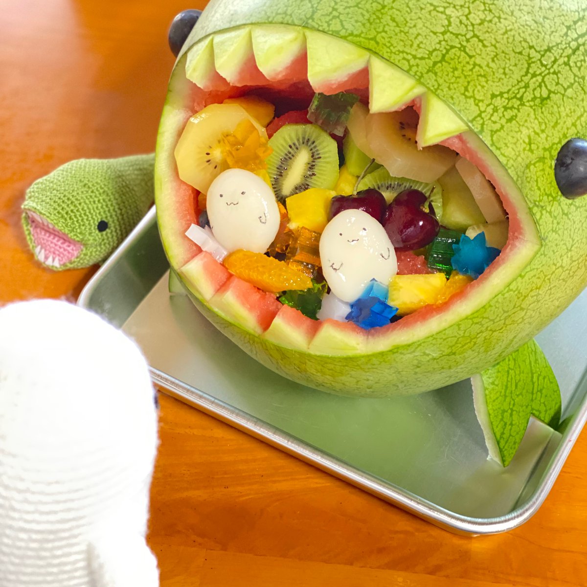 という事で。 でっかいスイカ「ゴジラのたまご」を使った、カッパワニ