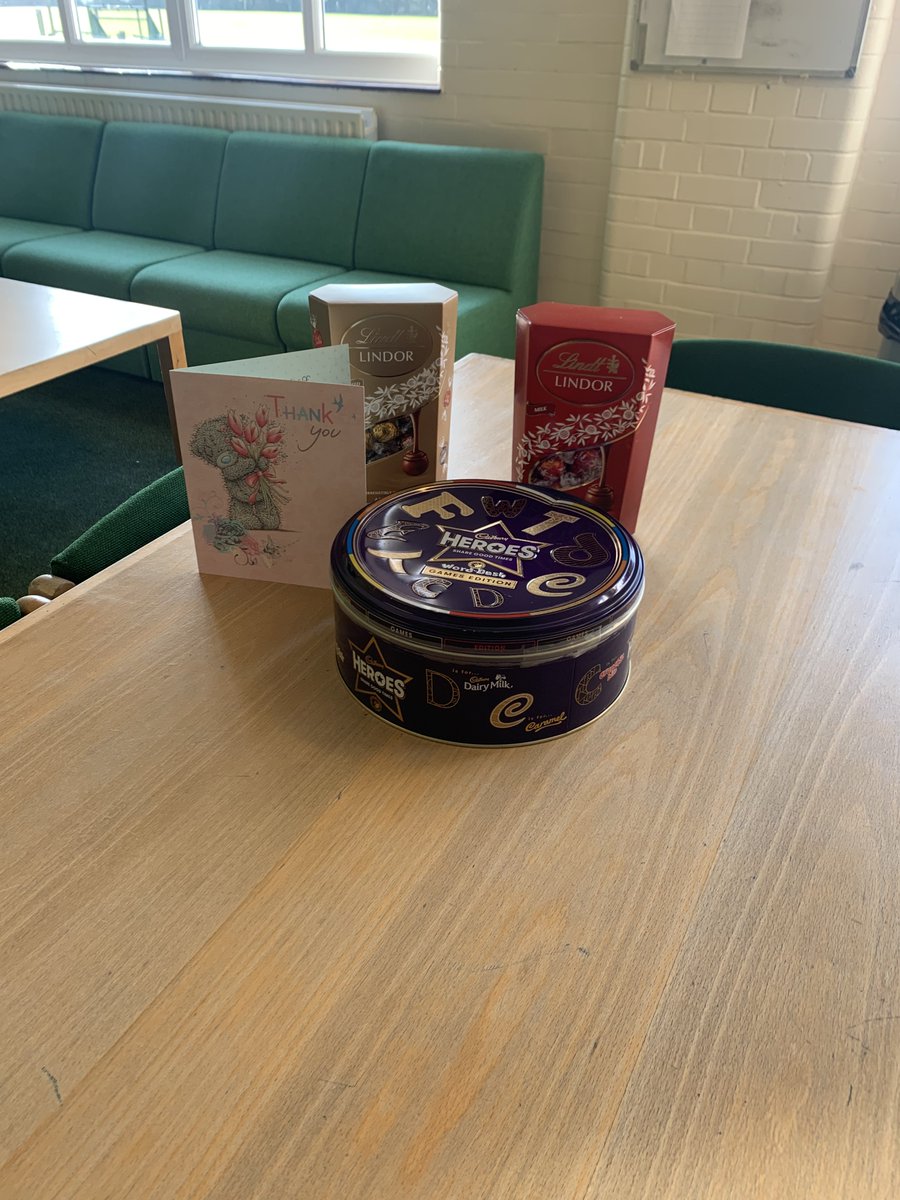 SherwoodPBexley's tweet photo. 💐Thank you so much to the parents who arranged for chocolates on the final Monday. We are all very grateful for the thoughtful gesture. You had made our day brighter and sweeter. ❤️👏❤️ #teamsherwood #thankyouverymuch #finalmonday https://t.co/Cd3Tyj9f4n