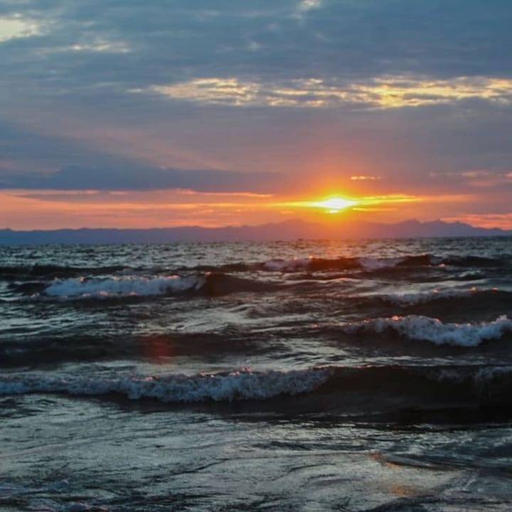 travelplus_mw's tweet photo. Repost @nikiwe__ Salima Sunrise.
Thank you for tagging us your picture.
#malawi #photograph #malawianfemalephotographer #nikiwephotography #naturephotography #naturelover #naturelovers #lakemalawibeach #lakemalawi #lakephotography #sunrise #sunrisecatcher #lakesunrise https://t.co/zqikvt9mvB