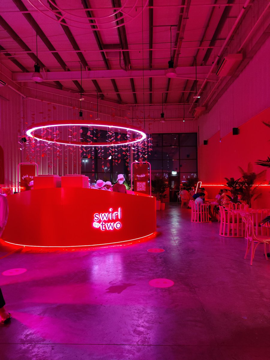 AyZeeMo's tweet photo. There's a new pop up in #Dubai by @twoatsymphony &amp; it's totally worth a visit! Strawberry inspired desserts, coffee, good music and a chill vibe. https://t.co/1b0bhszmQx