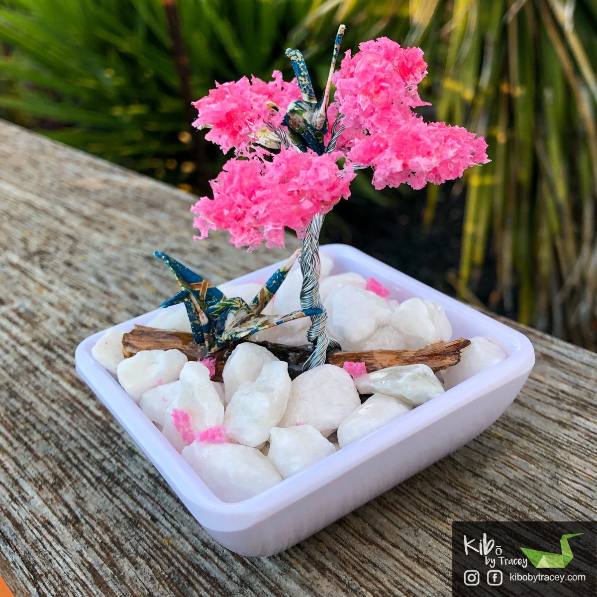 aussiestorm65's tweet photo. Lockdown 5.0 - Day 4
Creativity Project No. 1
Small wire tree with origami cranes. Approx 9cm in height and 7cm in width. All handmade!
#aussiestorm65 #kibōbytracey #lockdowncreativity #handmade #Origami #Geelong https://t.co/ozPTzpdV7E