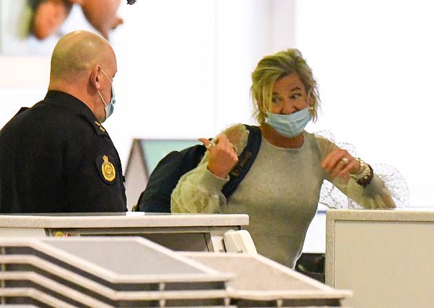 a Katie Hopkins getting deported from Australia photo to brighten this Monday morning, you’re welcome